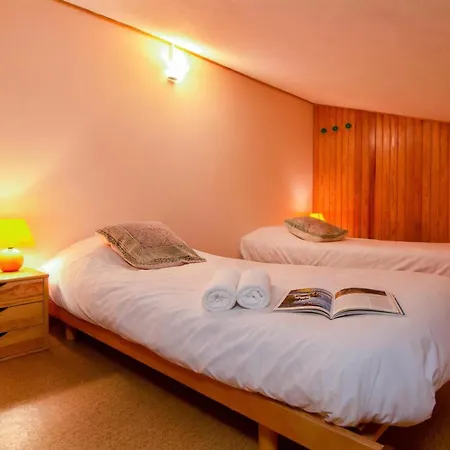 Апартаменты La Perseverance15 - 2br Sleeps 6 | Near Lift & Mont Blanc Views - Happy